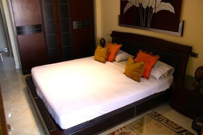 Apartamento, 1 cama Queen | 1 quarto, roupa de cama