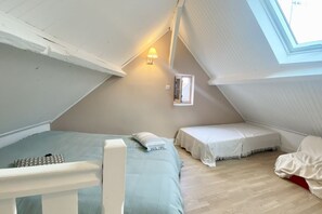1 bedroom, bed sheets