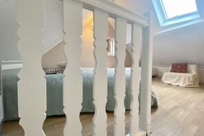 1 bedroom, travel crib, bed sheets