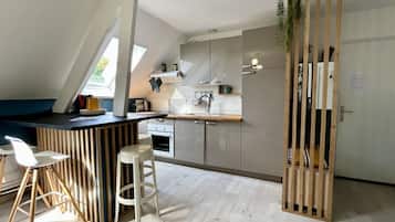 Micro-ondes, plaque de cuisson, lave-vaisselle, cafetiĂšre/bouilloire