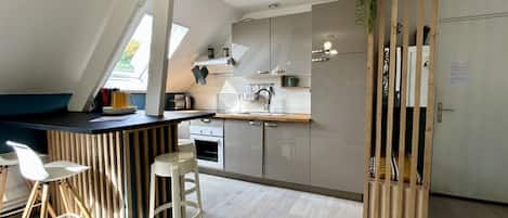 Microwave, stovetop, dishwasher, coffee/tea maker