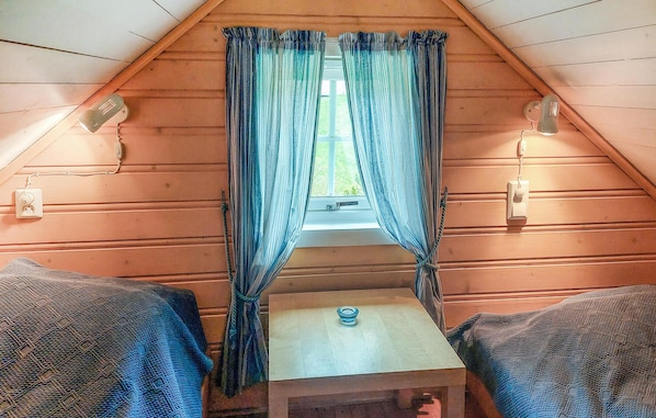 3 bedrooms, bed sheets