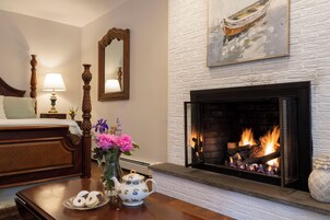 Rosa | Individually decorated, individually furnished, iron/ironing board