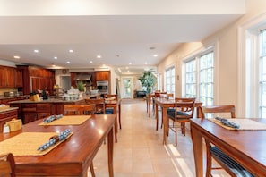 Free daily cooked-to-order breakfast - The Villa Bed & Breakfast (Westerly)