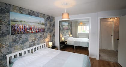 3 Bed Detached - 3 Bathrooms - Parking - Quiet