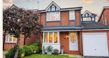 3 Bed Detached - 3 Bathrooms - Parking - Quiet