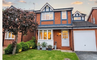 3 Bed Detached - 3 Bathrooms - Parking - Quiet