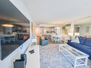 Condo, 2 quartos | Área de estar