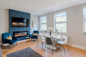 Apartment | Dining