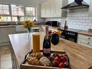House | Private kitchen | Fridge, microwave, oven, stovetop - Build Your Memories, hot Tub, Garden, Sleeps 14 (Porthcawl)
