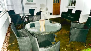 House | Tempat makan luar