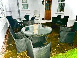 House | Outdoor dining