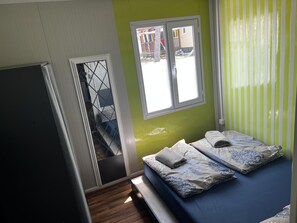 House, 1 Queen Bed