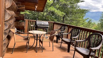 Cabin, 2 Bedrooms | Outdoor dining