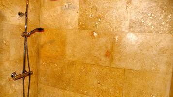 Apartment | Bathroom