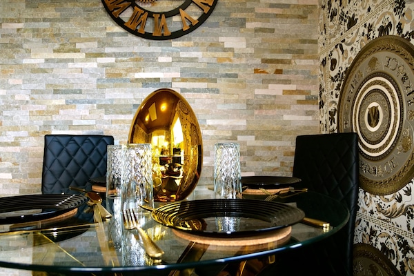 Apartment | Dining