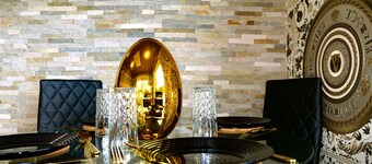 Ultra Deluxe Versace Apartment Near Sheffield