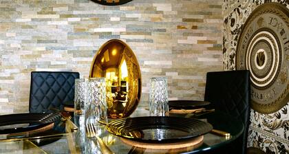 Ultra Deluxe Versace Apartment Near Sheffield