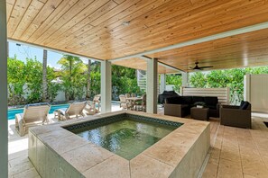 House, 4 Bedrooms | Spa