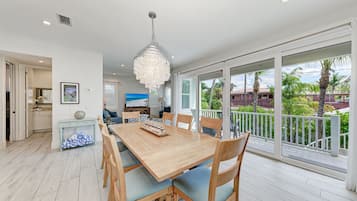 House, 4 Bedrooms | Private kitchen | Fridge, oven, coffee/tea maker, toaster