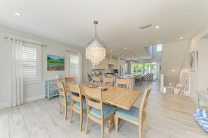House, 4 Bedrooms | Dining