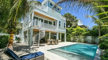 House, 4 Bedrooms | BBQ/picnic area