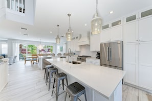 House, 4 Bedrooms | Private kitchen
