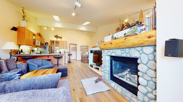 コンドミニアム 2 ベッドルーム | リビング エリア | スマートテレビ、ストリーミングサービス