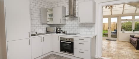 Cookware/dishes/utensils