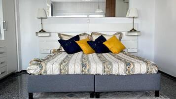 1 kamar tidur, setrika/meja setrika, Wi-Fi gratis, dan seprai linen
