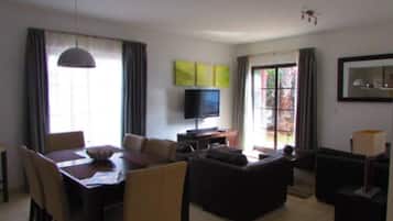 Villa, Multiple Beds | Living area