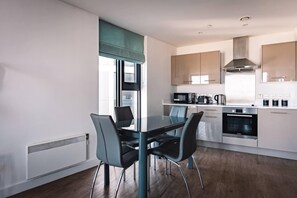 Private kitchen - Birmingham Luxury Apartment - Free Wifi (Birmingham)