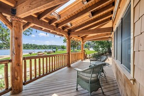 Terrace/patio - Marina Beach Lodge - Lakefront Home on Beach! by Yosemite Region Resorts (Groveland)