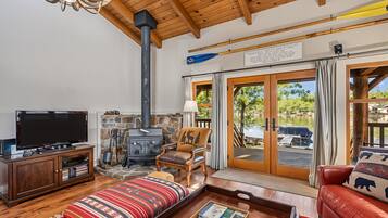 House, 4 Bedrooms | Living area | Smart TV, streaming services