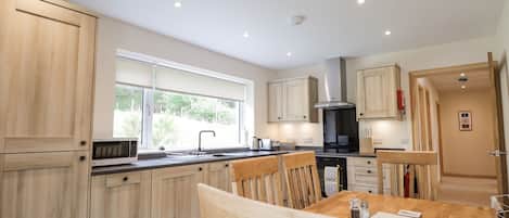 Fridge, dishwasher, cookware/dishes/utensils