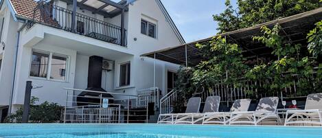 Ulkouima-allas, lämmitetty uima-allas