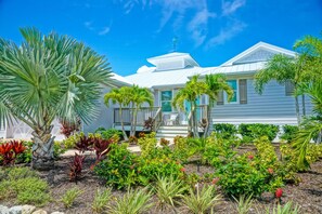 House, 4 Bedrooms | Property grounds - Mermaid's Crossing managed by Beach Retreats (Holmes Beach)