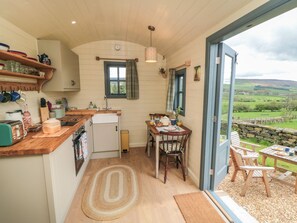Fridge, electric kettle, toaster, cookware/dishes/utensils - Sheep Cote Shepherds Hut (Middlesbrough)