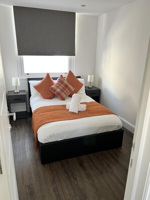 1 habitación, tabla de planchar con plancha, wifi gratis y ropa de cama 