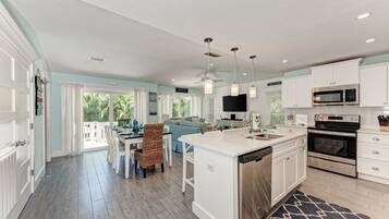 Townhome, 3 Bedrooms | Private kitchen | Fridge, oven, coffee/tea maker, toaster