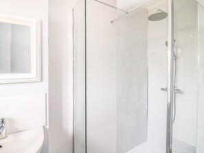 Shower - Bryn Alaw (Newport)