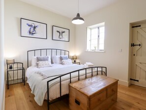 2 bedrooms, individually decorated, individually furnished, free WiFi