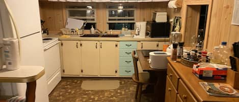 Fridge, microwave, oven, coffee/tea maker