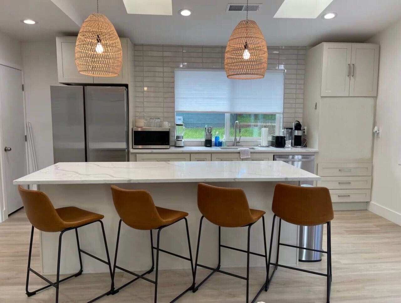 Refrigerador, microondas, horno y lavavajillas 