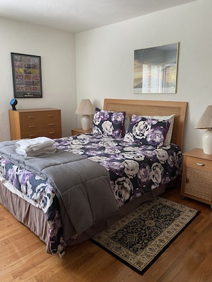 4 habitaciones, tabla de planchar con plancha, wifi y ropa de cama 