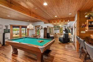 Billiards - Cabin Retreat on Big Crooked Lake (Rockford)