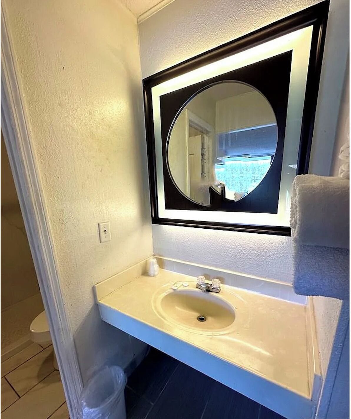 Individually furnished, desk, laptop workspace, free WiFi