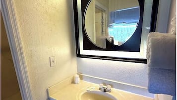 Individually furnished, desk, laptop workspace, free WiFi