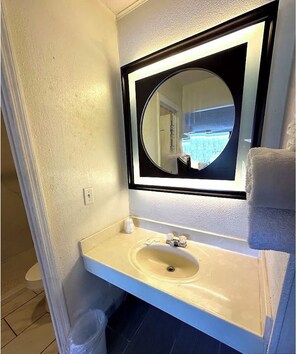 Individually furnished, desk, laptop workspace, free WiFi