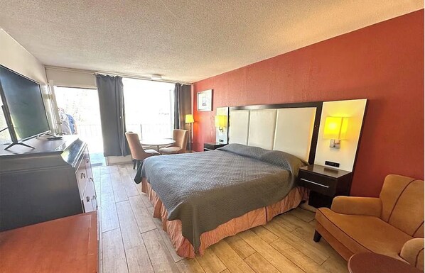 Individually furnished, desk, laptop workspace, free WiFi